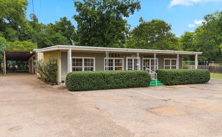 Pictures of Office property located at 518 Tyler St, Jacksonville, TX 75766 for sales - image #1