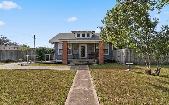 Pictures of Retail property located at 202 W Schunior Street, Edinburg, TX 78541 for sales - image #1