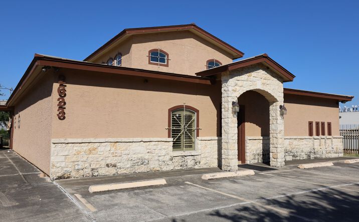 Pictures of Office property located at 2623 Commercial Ave, San Antonio, TX 78221 for sales - image #1