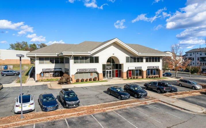 Pictures of Office property located at 20 Pidgeon Hill Dr, Sterling, VA 20165 for sales - image #1