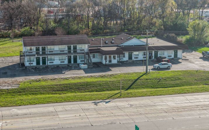 Pictures of Retail, Hospitality property located at 104 Stagecoach Trl, Yorkville, IL 60560 for sales - image #1