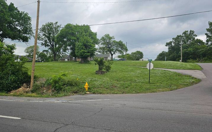 Pictures of Hospitality, Land, Mixed Use, Retail, Senior Living property located at 670 W Main St, Hendersonville, TN 37075 for sales - image #1