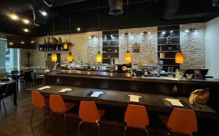 Pictures of Retail property located at Restaurant For Sale In Doral, Miami, FL 33122 for sales - image #1