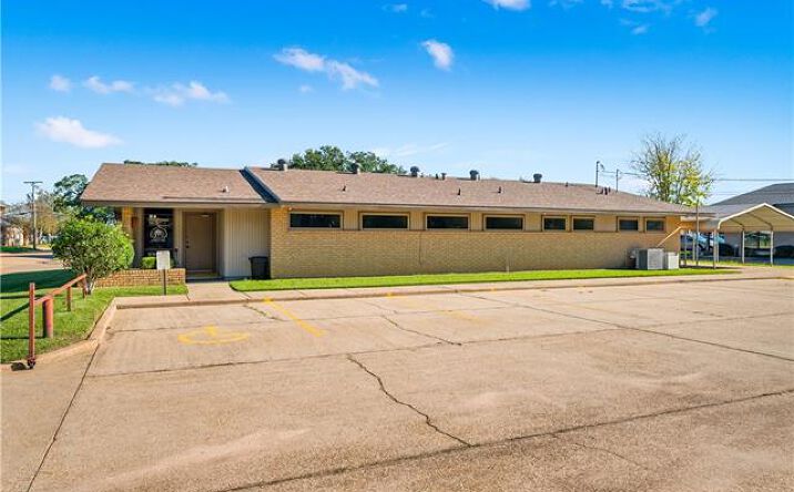 Pictures of Office property located at 1268 Southampton Dr, Alexandria, LA 71303 for sales - image #1