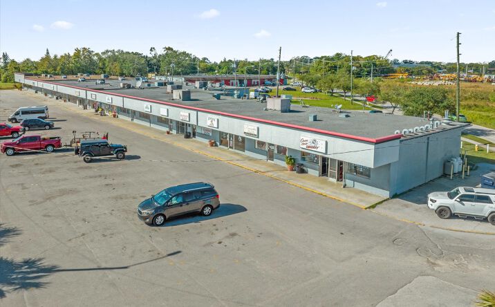 Pictures of Retail property located at 425 W Silver Star Rd, Ocoee, FL 34761 for sales - image #1