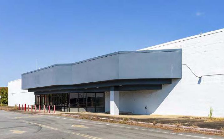 Pictures of Retail property located at 2901 Pines Mall Dr, Pine Bluff, AR 71601 for sales - image #1