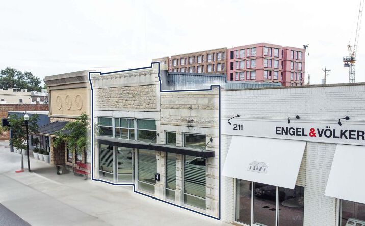 Pictures of Retail property located at 207 S Main St, Bentonville, AR 72712 for sales - image #1