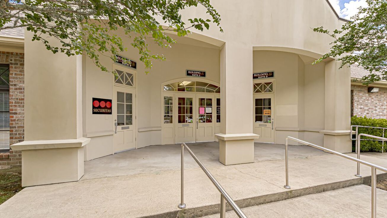 Pictures of Office property located at 2645 O'Neal Ln, Baton Rouge, LA 70816 for sales - image #1