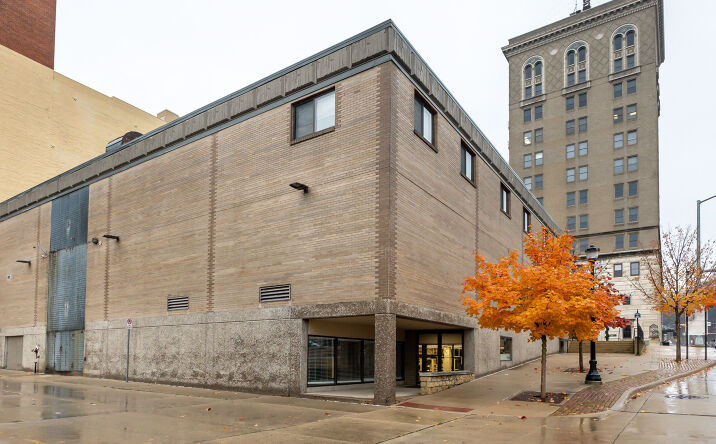 Pictures of Business for Sale property located at 890 Main St, Dubuque, IA 52001 for sales - image #1