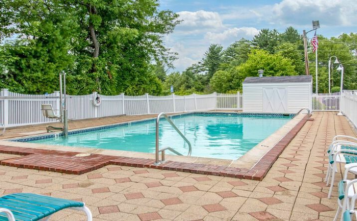 Pictures of Hospitality property located at 380 US-1, Kittery, ME 03904 for sales - image #1