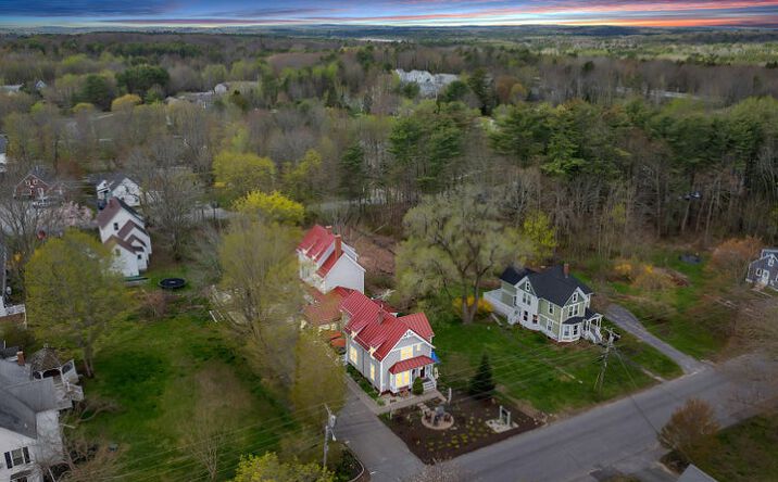 Pictures of Hospitality property located at 11 Holbrook St, Freeport, ME 04032 for sales - image #1