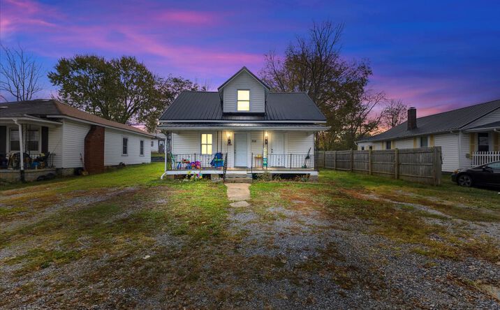 Pictures of Multifamily property located at 705 Lehigh St, Johnson City, TN 37604 for sales - image #1