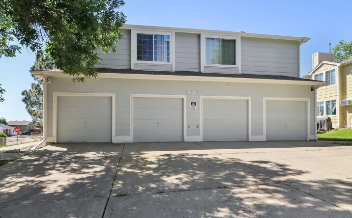 Pictures of Multifamily property located at 871 S Uravan Ct, Aurora, CO 80017 for sales - image #1