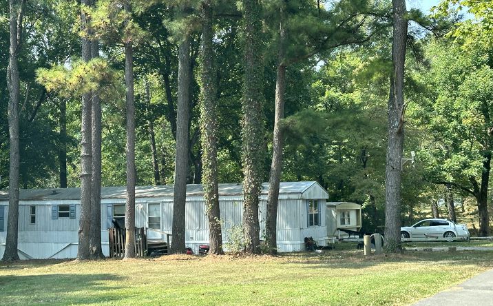 Pictures of Mobile Home Park property located at 2571 S Illinois Ave, Carbondale, IL 62903 for sales - image #1
