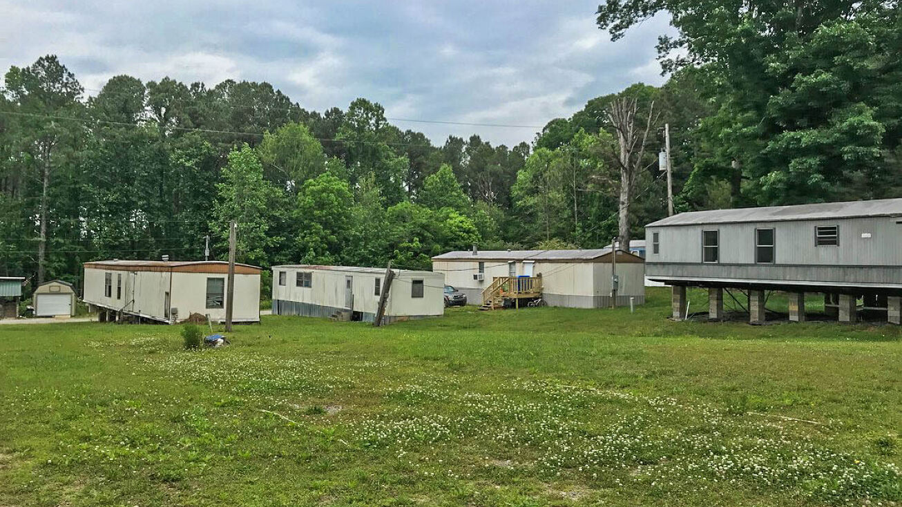Pictures of Mobile Home Park property located at 277 Lawman Ln, Tunnel Hill, GA 30755 for sales - image #1