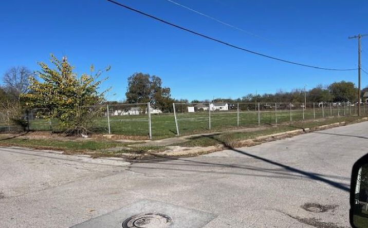 Pictures of Land property located at 117 3rd Ave NW, Ardmore, OK 73401 for sales - image #1