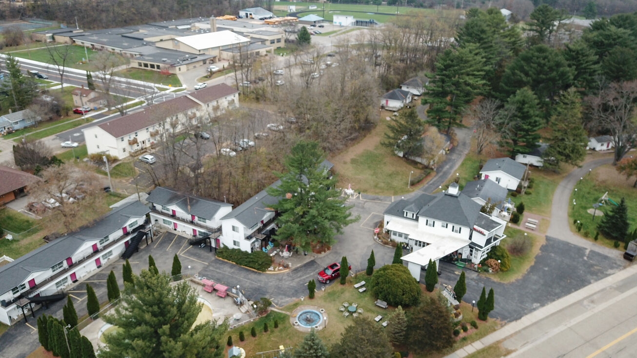 Pictures of Hospitality property located at 400 Vine St, Wisconsin Dells, WI 53965 for sales - image #1