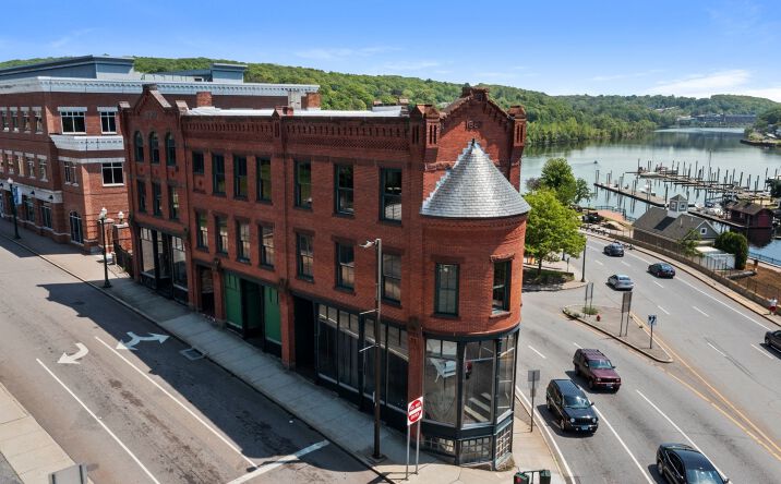 Pictures of Retail, Office, Hospitality, Mixed Use property located at 9 Main St, Norwich, CT 06360 for sales - image #1