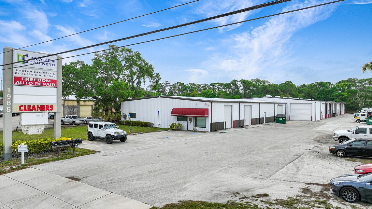 Pictures of Industrial, Mixed Use property located at 1985 Cattlemen Rd, Sarasota, FL 34232 for sales - image #1
