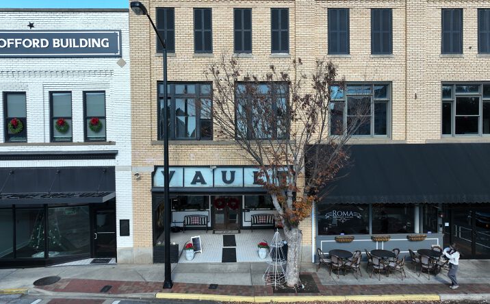 Pictures of Retail property located at 103 E Laurens St, Laurens, SC 29360 for comps - image #1