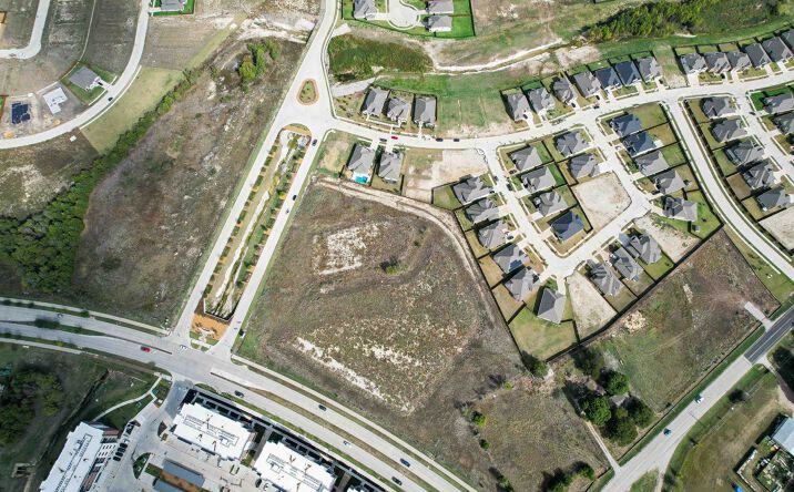 Pictures of Land property located at Valley Oak TRl and N Grove Blvd, Waxahachie, TX 75165 for sales - image #1