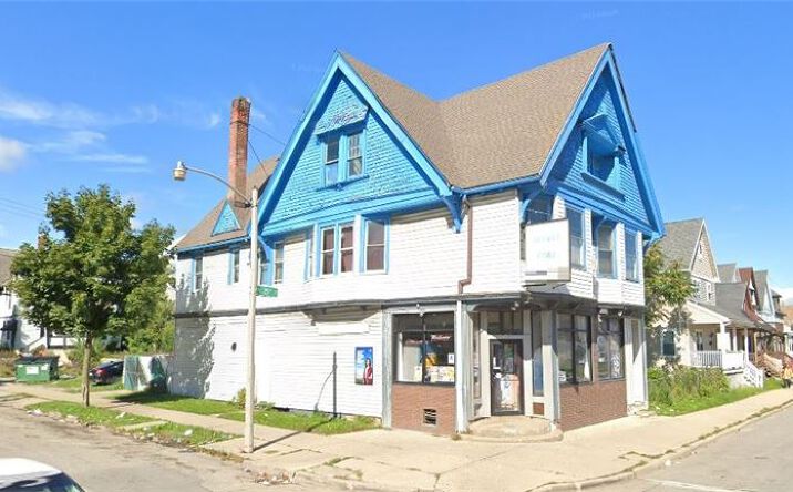 Pictures of Retail property located at  for sales - image #1