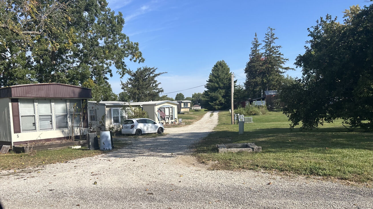 Pictures of Mobile Home Park property located at 215 Lincoln St, Donnellson, IA 52625 for sales - image #1
