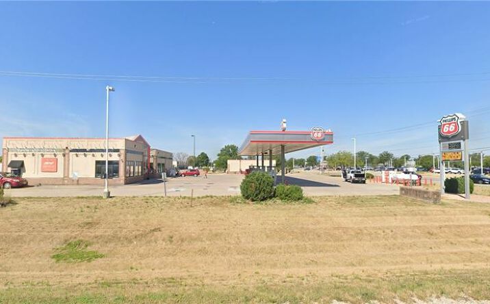 Pictures of Retail property located at  for sales - image #1