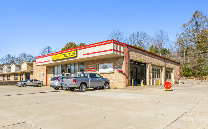 Pictures of Retail property located at 669 Knox Blvd, Radcliff, KY 40160 for sales - image #1