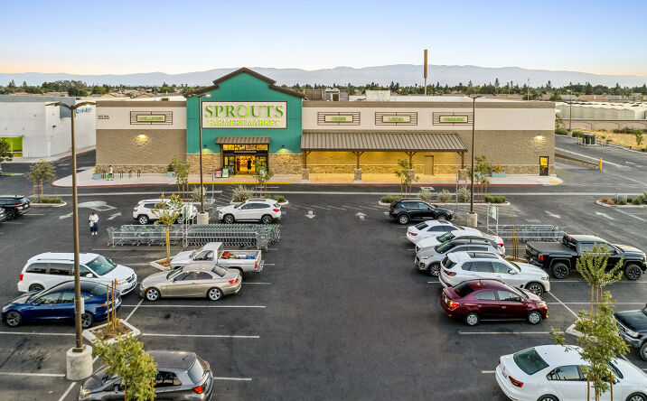 Pictures of Retail property located at 3535 Panama Ln, Bakersfield, CA 93313 for sales - image #1
