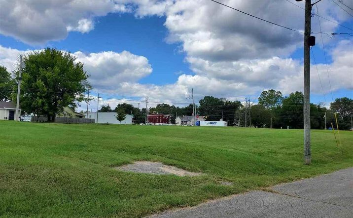 Pictures of Land property located at 136 Bennett Street, Jackson, TN 38301 for sales - image #1