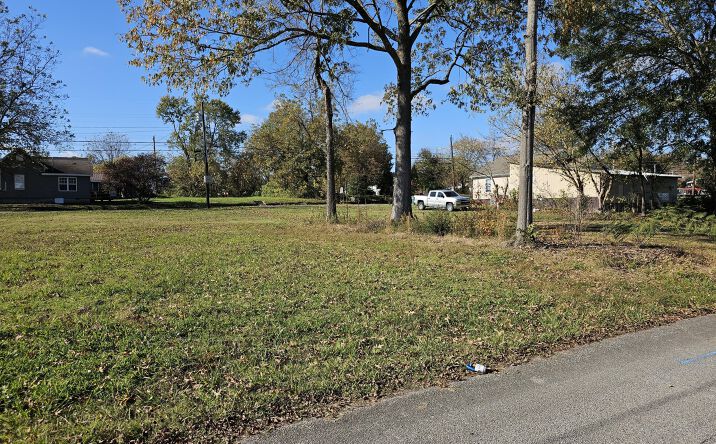 Pictures of Land property located at 517 Day Street S, Jackson, TN 38301 for sales - image #1