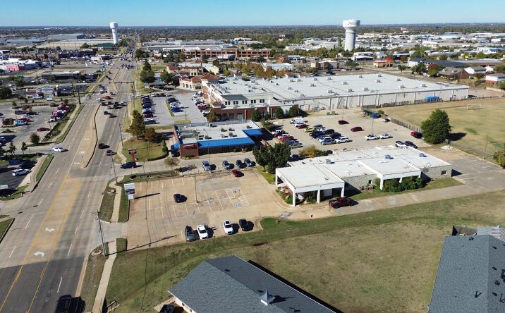 Pictures of Office, Retail property located at 35 E 33rd St, Edmond, OK 73013 for sales - image #1