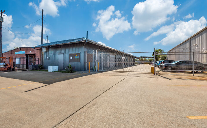 Pictures of Industrial property located at 10820 C F Hawn Fwy, Dallas, TX 75217 for sales - image #1