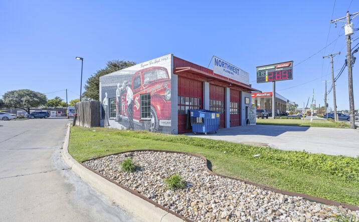 Pictures of Office, Retail property located at 109 N Saginaw Blvd, Saginaw, TX 76179 for sales - image #1