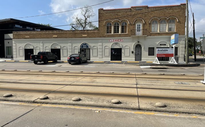 Pictures of Retail property located at 5208 Harrisburg Blvd, Houston, TX 77011 for sales - image #1