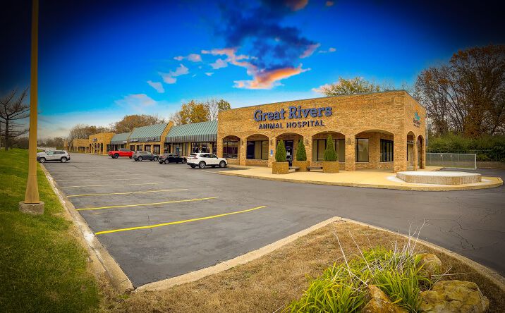 Pictures of Retail property located at 201 E Center Dr, Alton, IL 62002 for sales - image #1