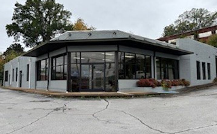 Pictures of Mixed Use, Office property located at 1024 E M L King Blvd, Chattanooga, TN 37403 for sales - image #1