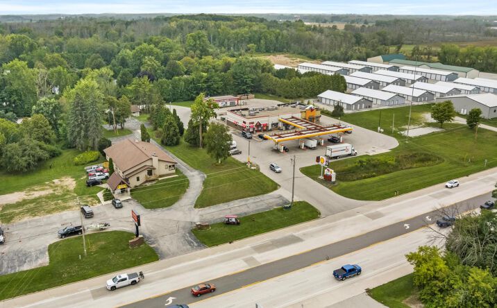 Pictures of Retail property located at 1331 Green Bay Rd, Sturgeon Bay, WI 54235 for sales - image #1