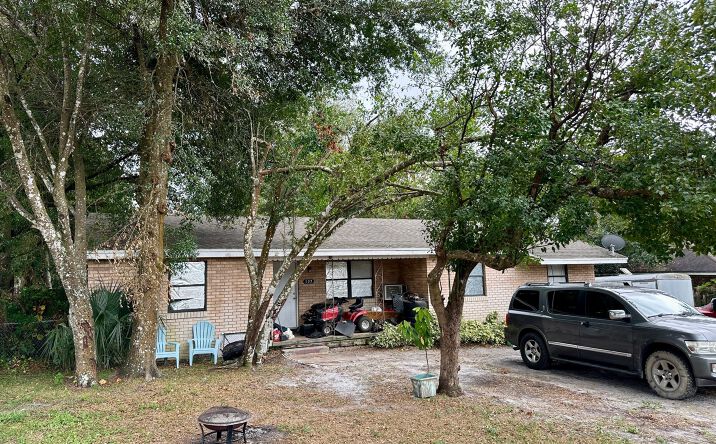 Pictures of Multifamily property located at 137 Lucerne Dr, DeBary, FL 32713 for sales - image #1