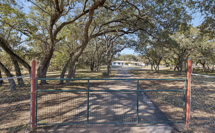 Pictures of Mixed Use, Office, Retail, Special Purpose property located at 1031 Talley Rd, San Antonio, TX 78253 for sales - image #1
