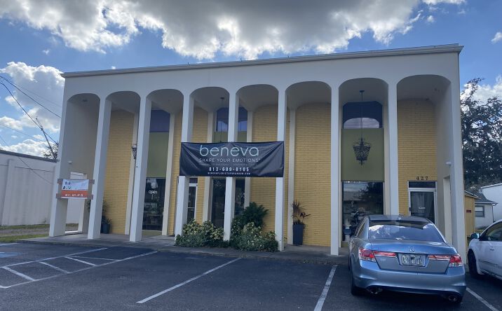 Pictures of Retail property located at 425 W Robertson St, Brandon, FL 33511 for sales - image #1