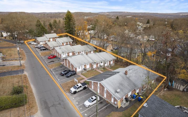 Pictures of Multifamily property located at 40 Whitewood Rd, Waterbury, CT 06708 for sales - image #1