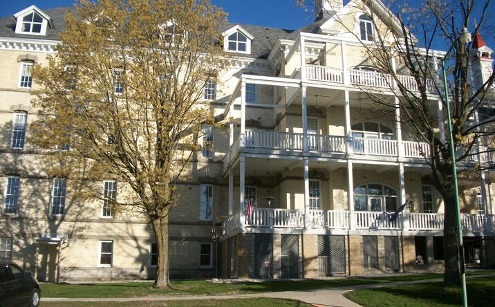 Pictures of Office property located at 830 Cottageview Dr, Traverse City, MI 49684 for sales - image #1