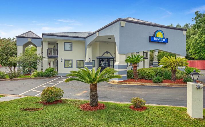 Pictures of Hospitality property located at 1504 S McKenzie St, Foley, AL 36535 for comps - image #1