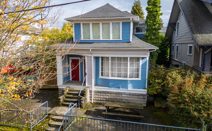 Pictures of Multifamily, Office, Retail property located at 2226 Queen Anne Ave N, Seattle, WA 98109 for sales - image #1