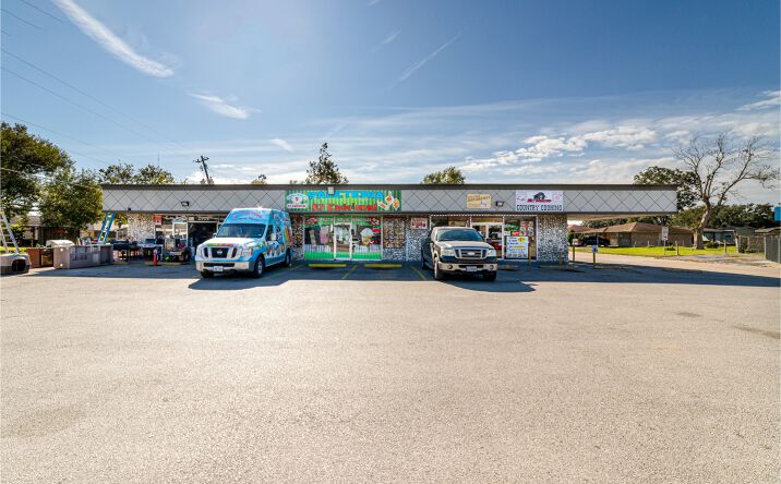 Pictures of Retail property located at 2506 Southmore Ave, Pasadena, TX 77502 for sales - image #1