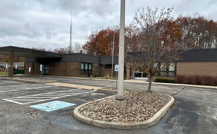 Pictures of Office property located at 476 S Main St, Andover, OH 44003 for sales - image #1