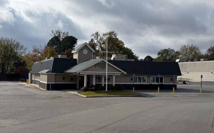 Pictures of Retail property located at 8407 W Markham St, Little Rock, AR 72205 for sales - image #1