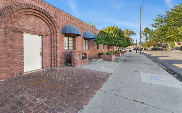 Pictures of Retail, Office, Industrial property located at 646 El Camino Ave, Sacramento, CA 95815 for sales - image #1
